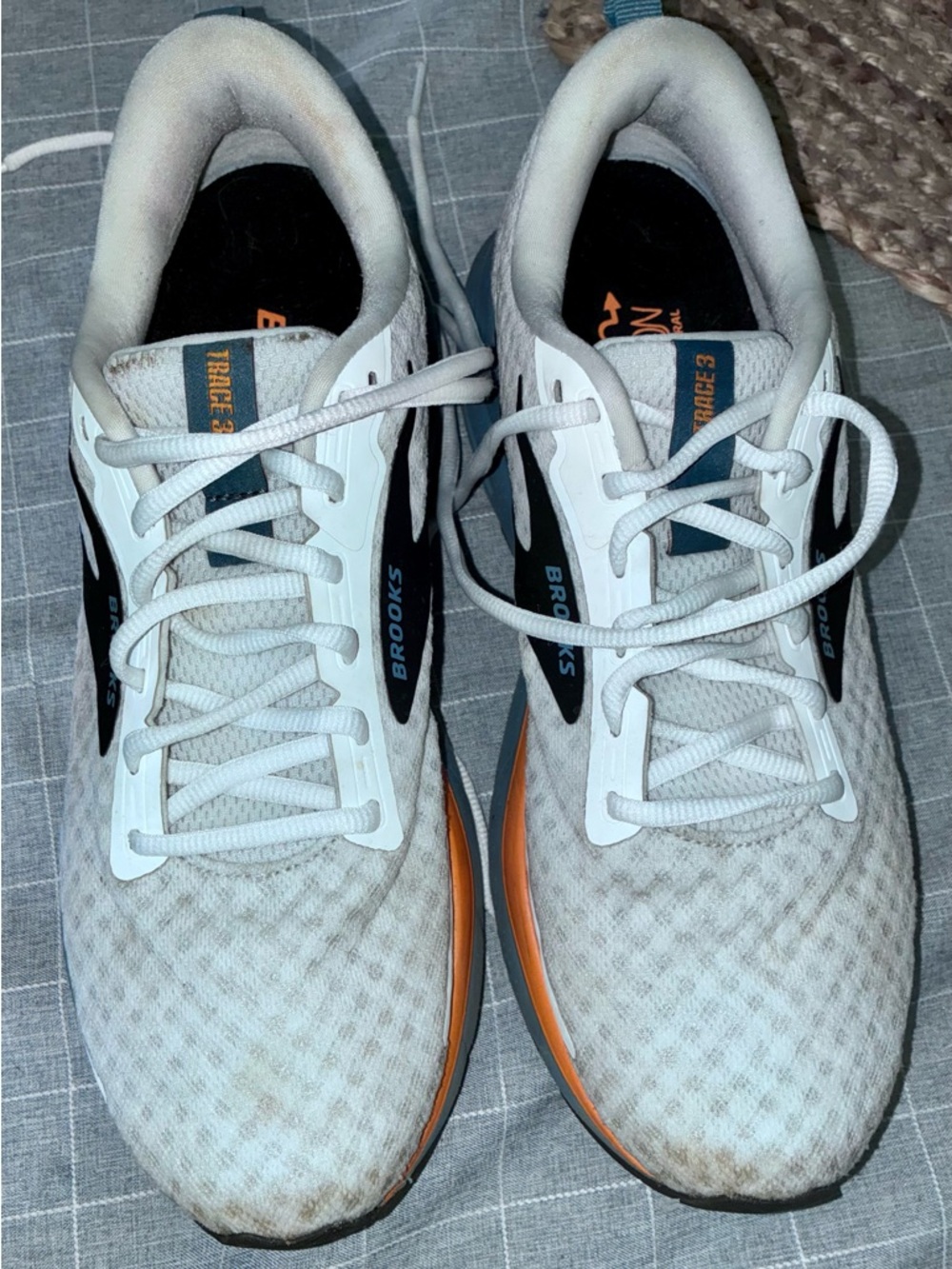 Brooks Trace 3 Men's White Athletic Shoes in Orange and Goblin Blue